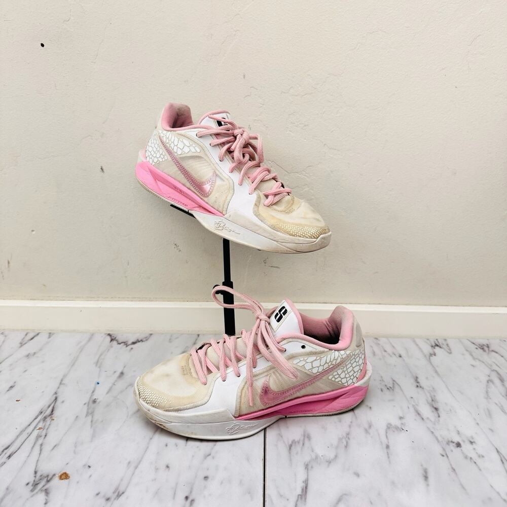 Nike Sabrina 2 basketball sneakers White And Pink Women’s Size 5.5